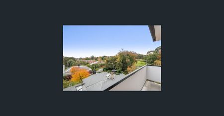 TOP FLOOR TRANQUILITY! - Photo 3