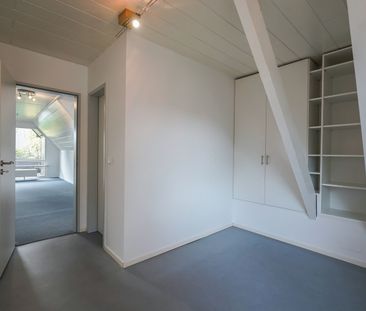 Gemütliche 3-Zimmer-Wohnung mit Balkon, Einbauküche und Garage in r... - Foto 2