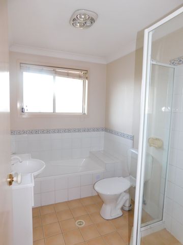 Close to M7 & Local Shops - OPEN HOME NO LONGER HAPPENING 1ST OCTOBER !! - Photo 4