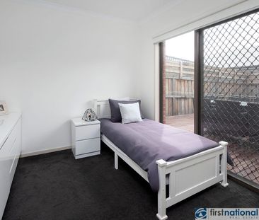 MODERN HOME + GREAT LOCATION - Photo 4