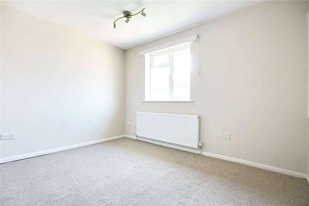 Robertson Close, Broxbourne, Hertfordshire, EN10 - Photo 3