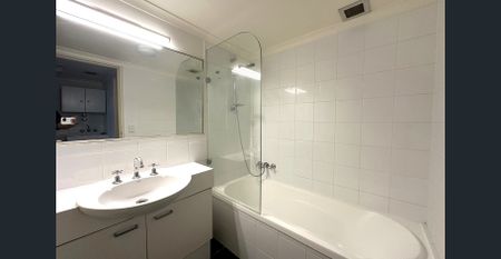 Tidy 2 Bedroom 2 Bathroom Unit In The Heart of Surfers Paradise - Photo 4