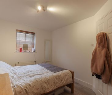 Byewaters, Watford, Hertfordshire, WD18 - Photo 5