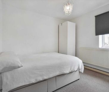 3 bedroom flat to rent - Photo 5