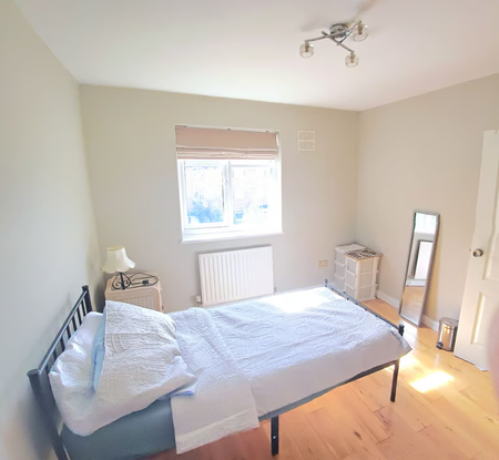 1 bedroom in a flat share to rent - Photo 4
