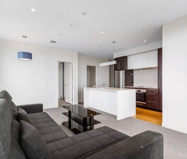Bright & Airy Open-Plan 79sqm 2 bedroom Apartment with Stunning Views - Photo 3