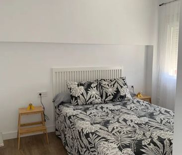 Alquiler de piso en Calle Hermanos Álvarez Quintero, 1 - Photo 2