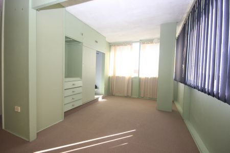 Coastal Convenience - Bright Studio Near Beach & CBD - Photo 4