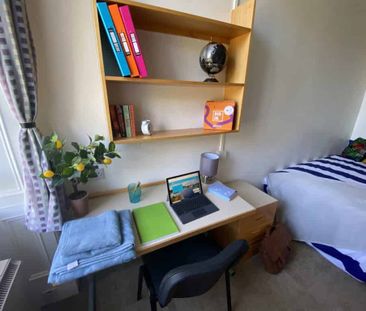 Classic Bedroom - Photo 5