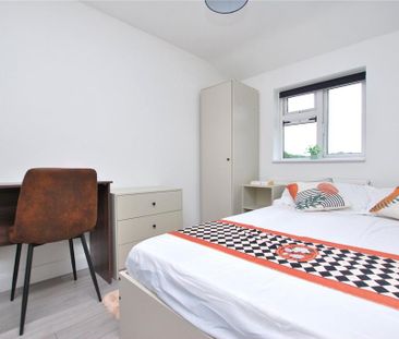 6 bedroom semi-detached house to rent - Photo 2