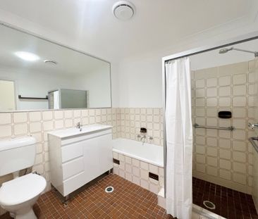 Two Bedroom Villa - Central Location! - Photo 6