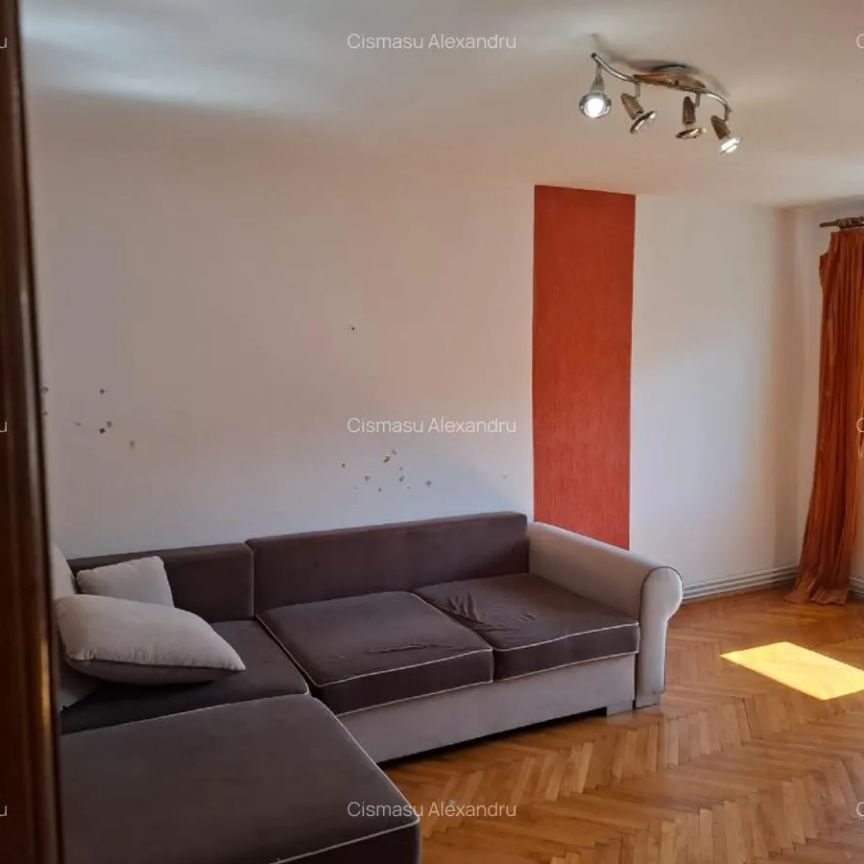 Inchiriez apartament 3 camere , 2 bai zona centrala - Photo 1