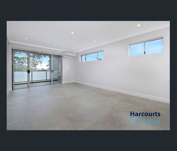 Spacious and Modern! - Photo 1