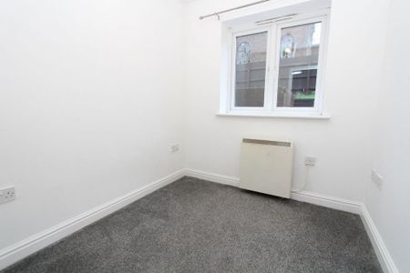 2 bedroom ground floor flat to rent - Photo 4