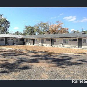 Airconditioned Unit in Dysart - Photo 2