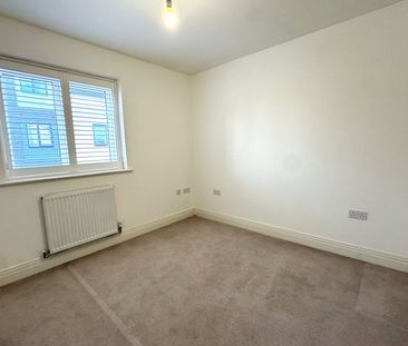 Garrett Crescent, Chertsey - 3 bedrooms Property for lettings - Sey... - Photo 1