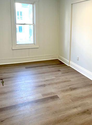 For Lease - 275 Main Street Unit# Upper, Hamilton, Ontario - Photo 2