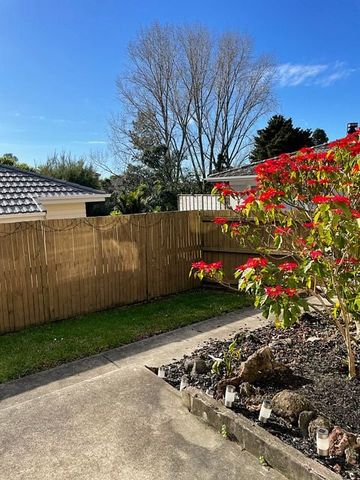 Insulated internal garage, small dog or cat by neg - Photo 5