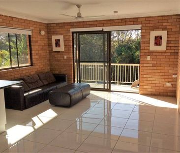 2 Bedroom Unfurnished Unit - Opposite the Beach - Photo 5