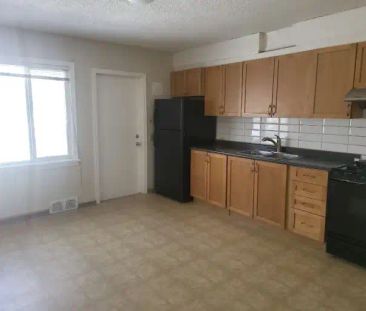 Bright 2-Bedroom Main Floor - Bankview | 1902 26 Avenue Southwest, ... - Photo 1