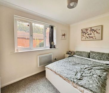 Conway Gardens, Grays, RM17 - Photo 5