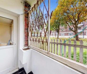 Greenleaf Close, Tulse Hill, London, SW2 - Photo 3