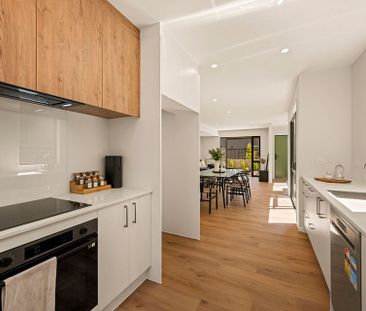 Modern 3-Bed Townhouse with Study - Photo 5