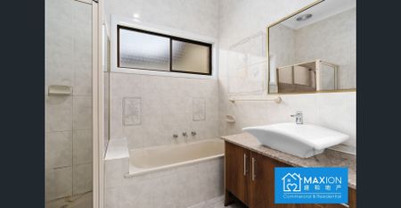 Unfurnished elegant Double-Storey Home in Exclusive East Melbourne - Photo 5