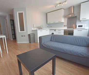 1 Bedroom Flat - Photo 2