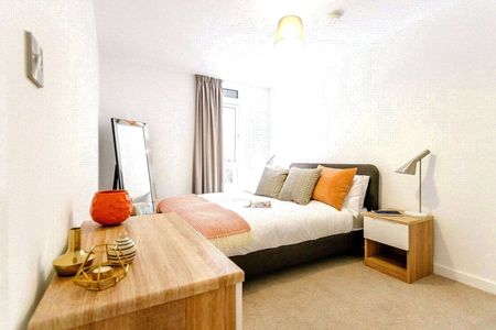 TWO BEDROOM 2 BATHROOM APARTMENT AT ALLEGRO LIVING | AVAILABLE DEC 10TH | BLEND OF COMFORT AND CONVENIENCE | PARKING AVAILABLE | PRIME LOCATION | 24-HOUR CONCIERGE | RESIDENTS GYM - Photo 4