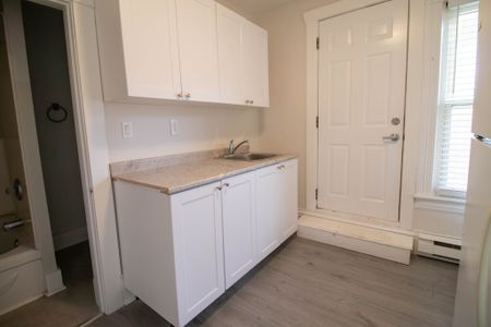 Cozy 1-Bedroom Apartment in Port Colborne! - Photo 3
