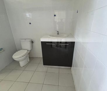 Location Appartement 2 pièces 35m² REMIRE MONTJOLY 97354 - Photo 5