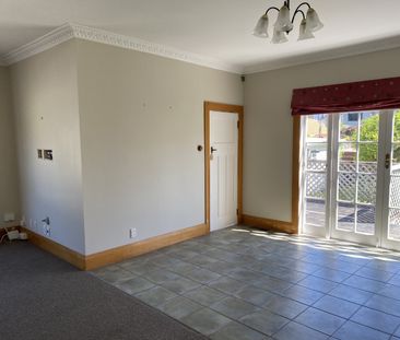 Beautiful in boulcott! - Photo 2