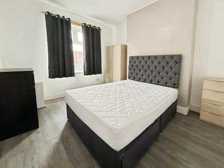 4 bedroom terraced house to rent - Photo 2