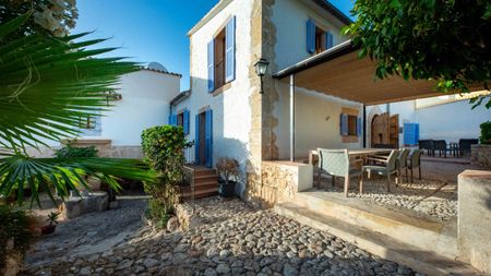 77 Carrer Joan de Saridakis, Palma de Mallorca, Balearic Islands 07015 - Photo 2