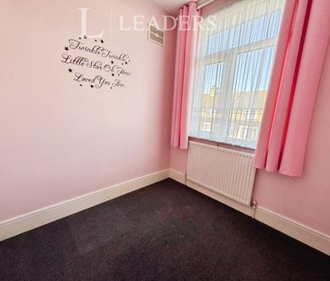 3 bedroom house to rent Carrs Road, Clacton-on-Sea, Essex, CO15 - Photo 1