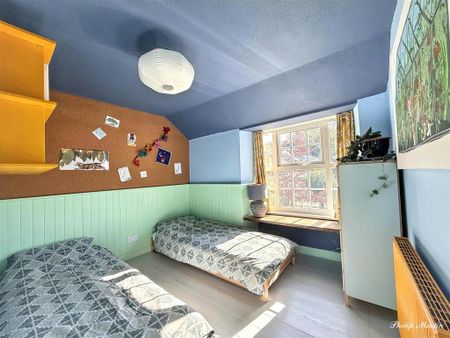 2 bedroom end of terrace house to rent - Photo 4
