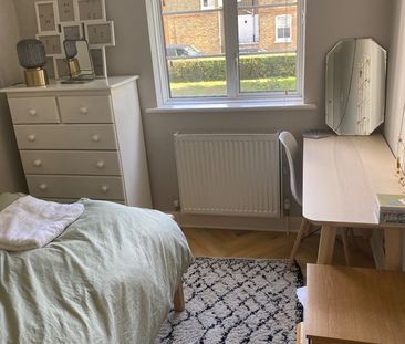 Room in a Shared Flat, St. Leonards Road, SW14 - Photo 2