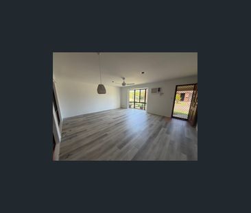 Newly renovated unit long term rental with covered atrium in sought after Minyama The Groves. - Photo 5