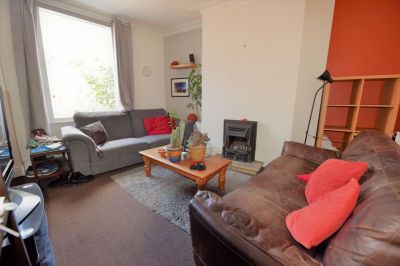 2 bedroom House in Thornville View, Leeds - Photo 2