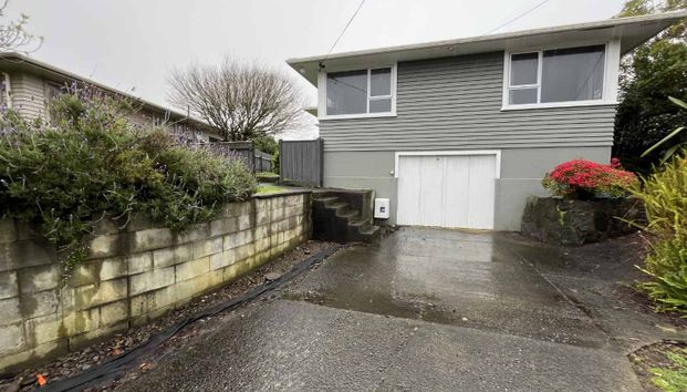Three bedrooms and a terrific backyard for summer - Photo 1