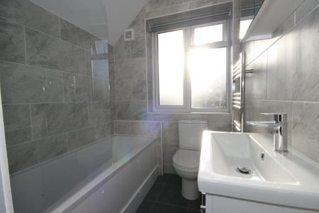 3 bedroom detached house to rent - Photo 3