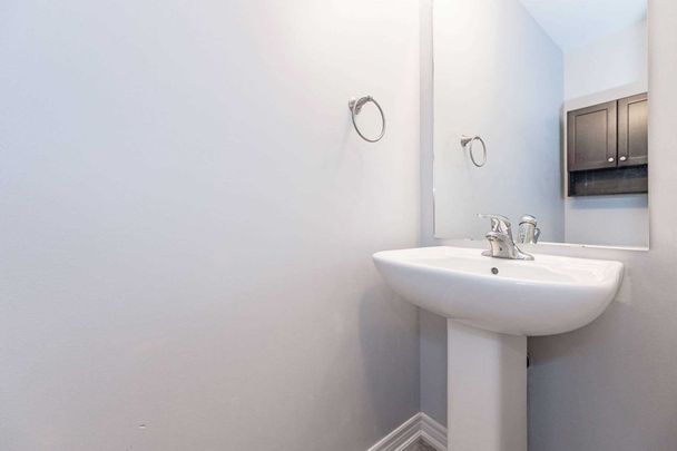 For Lease - 7 Lakefront Drive, Hamilton, Ontario - Photo 1