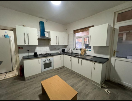 1 bedroom in a house share to rent - Photo 3