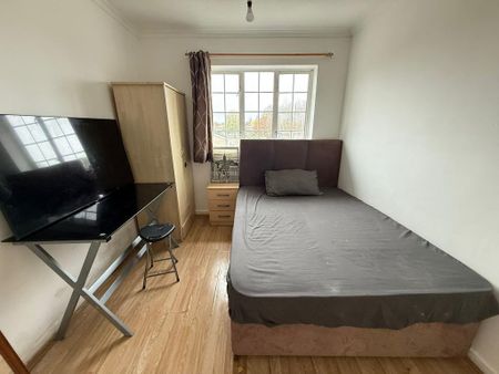 1 bedroom in a house share to rent - Photo 3