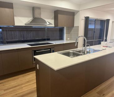 Modern Family Home in the Heart of Park Ridge - Photo 5