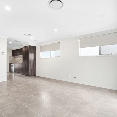 Modern & Sophisticated Home - Photo 2