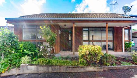 Prime Hamilton Living - Clifton Terrace Townhouse for Rent - Photo 2