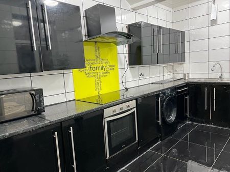 Room in a Shared House, Rusholme, M14 - Photo 4