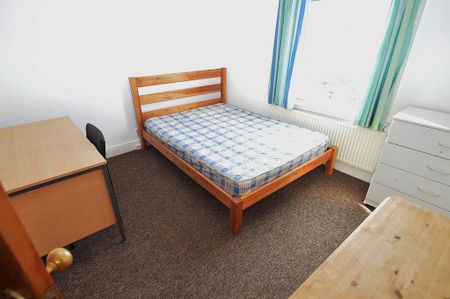 6 bedroom house to rent - Photo 3